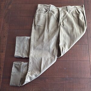 NYDJ Dayla Olive Green Wide Cuff Capri Pants 8
